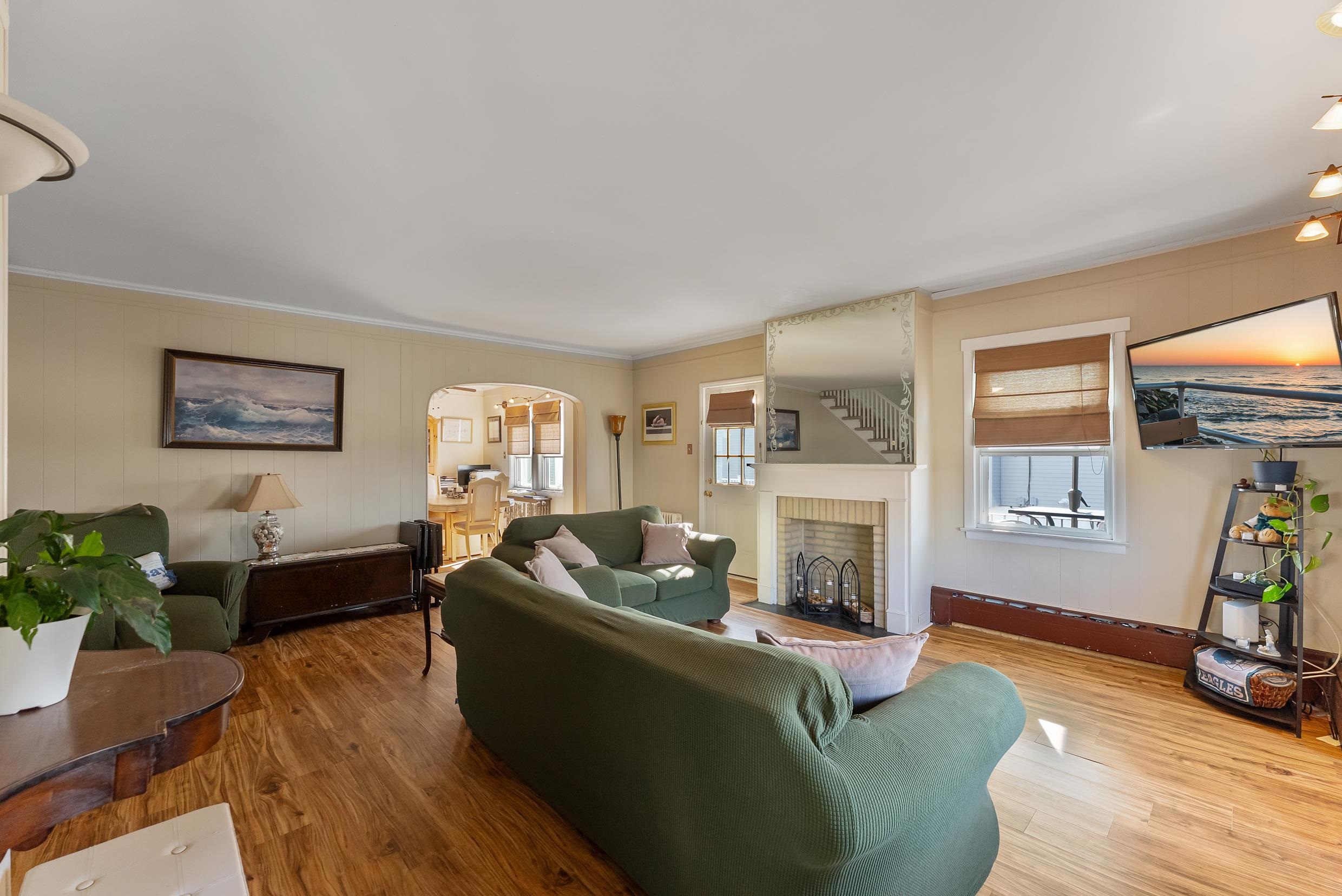 221 W 25th