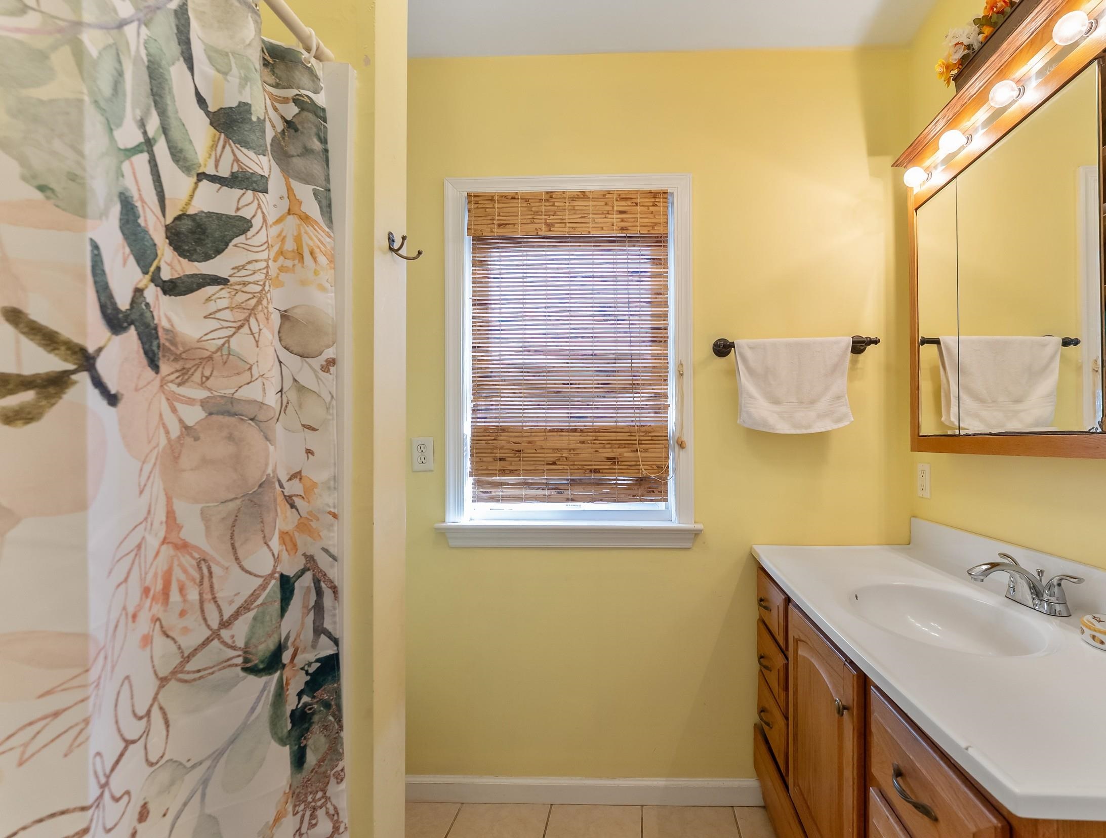 221 W 25th
