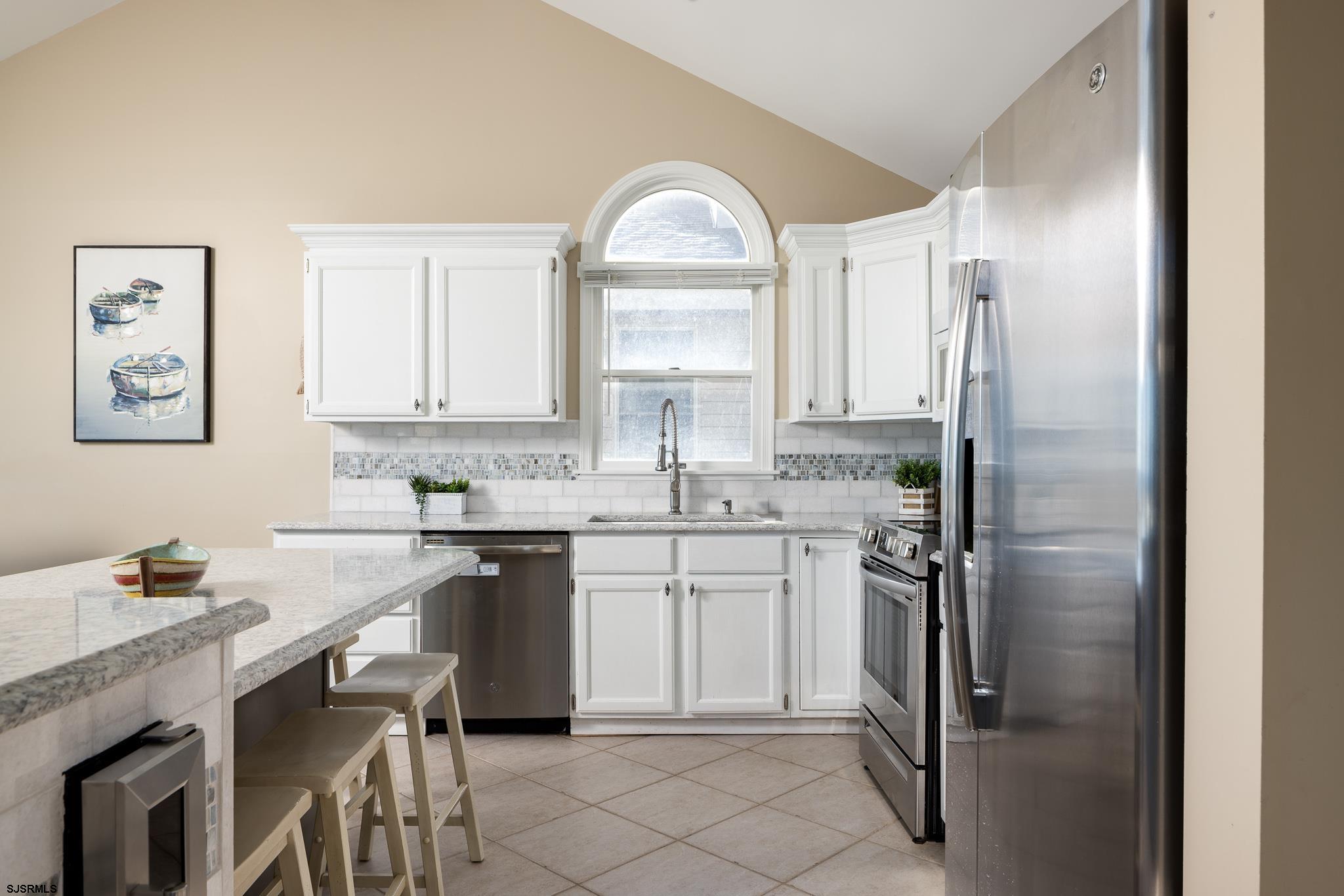 4923 Central Ave Unit: 2