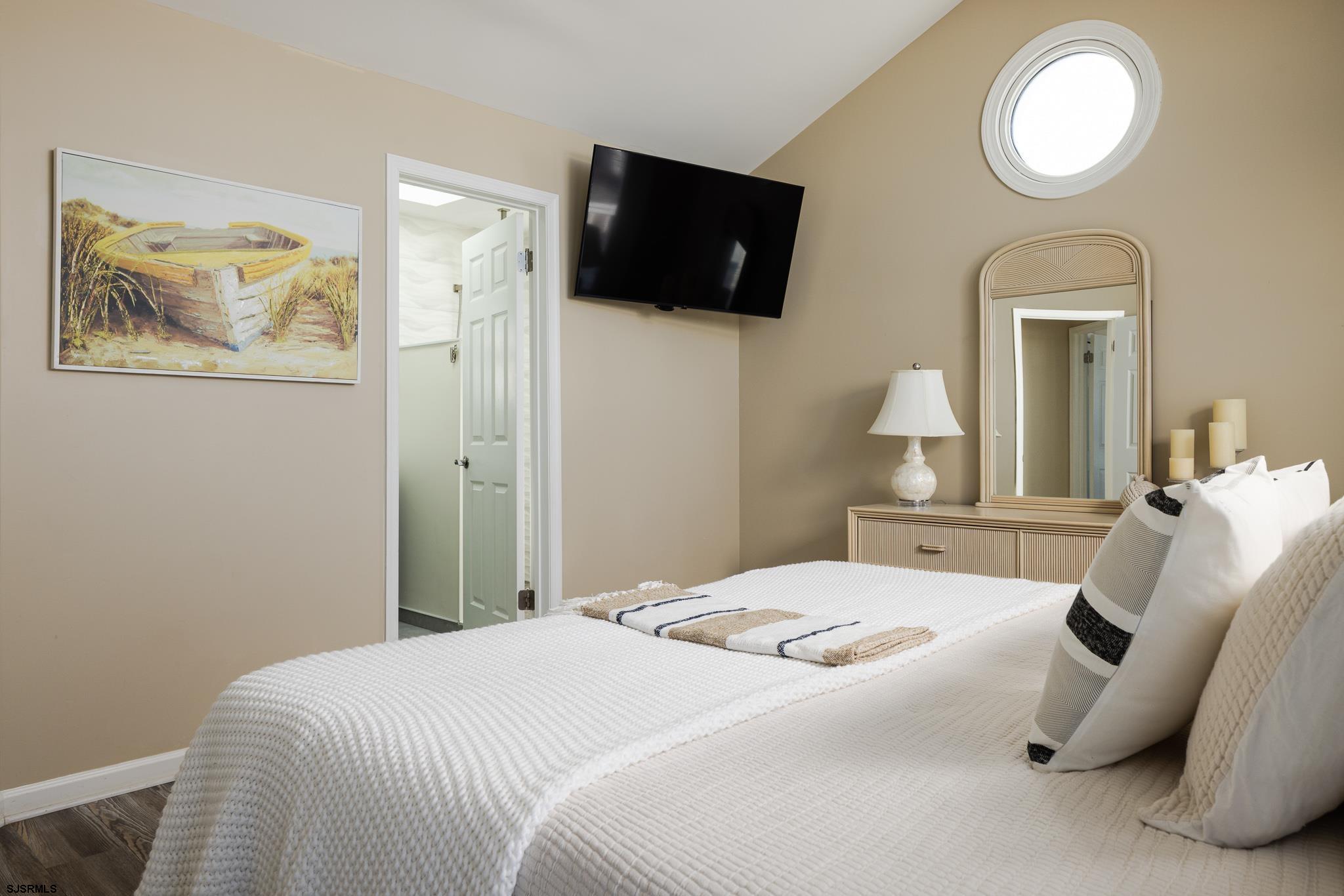 4923 Central Ave Unit: 2