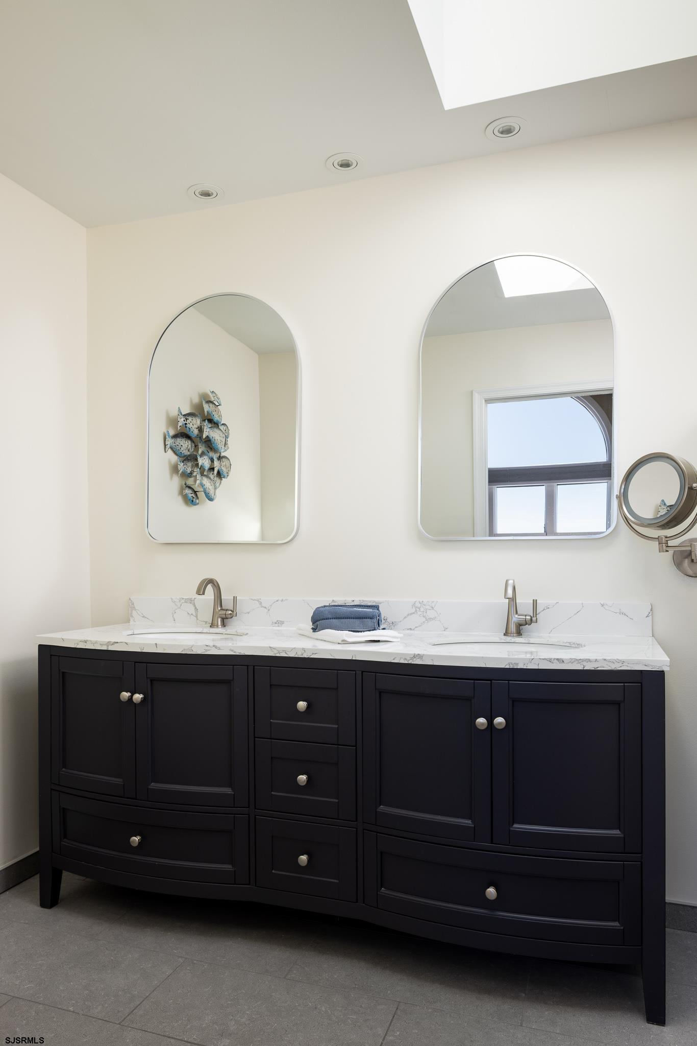 4923 Central Ave Unit: 2