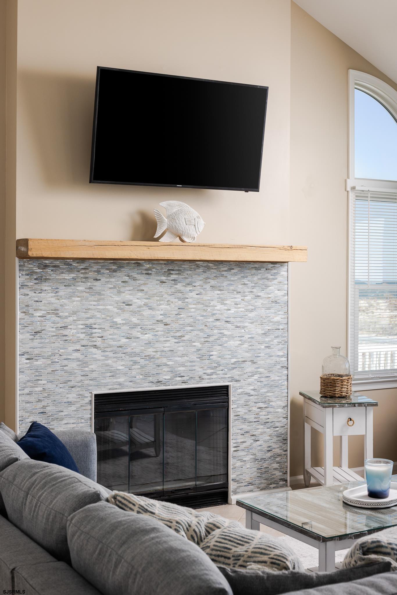 4923 Central Ave Unit: 2