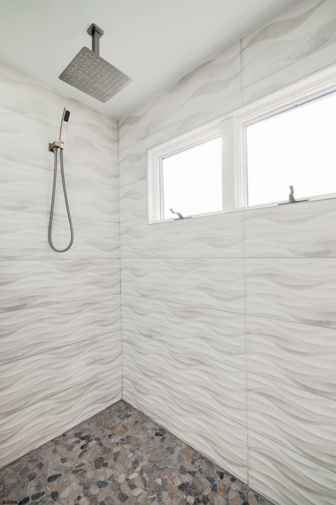 4923 Central Ave Unit: 2