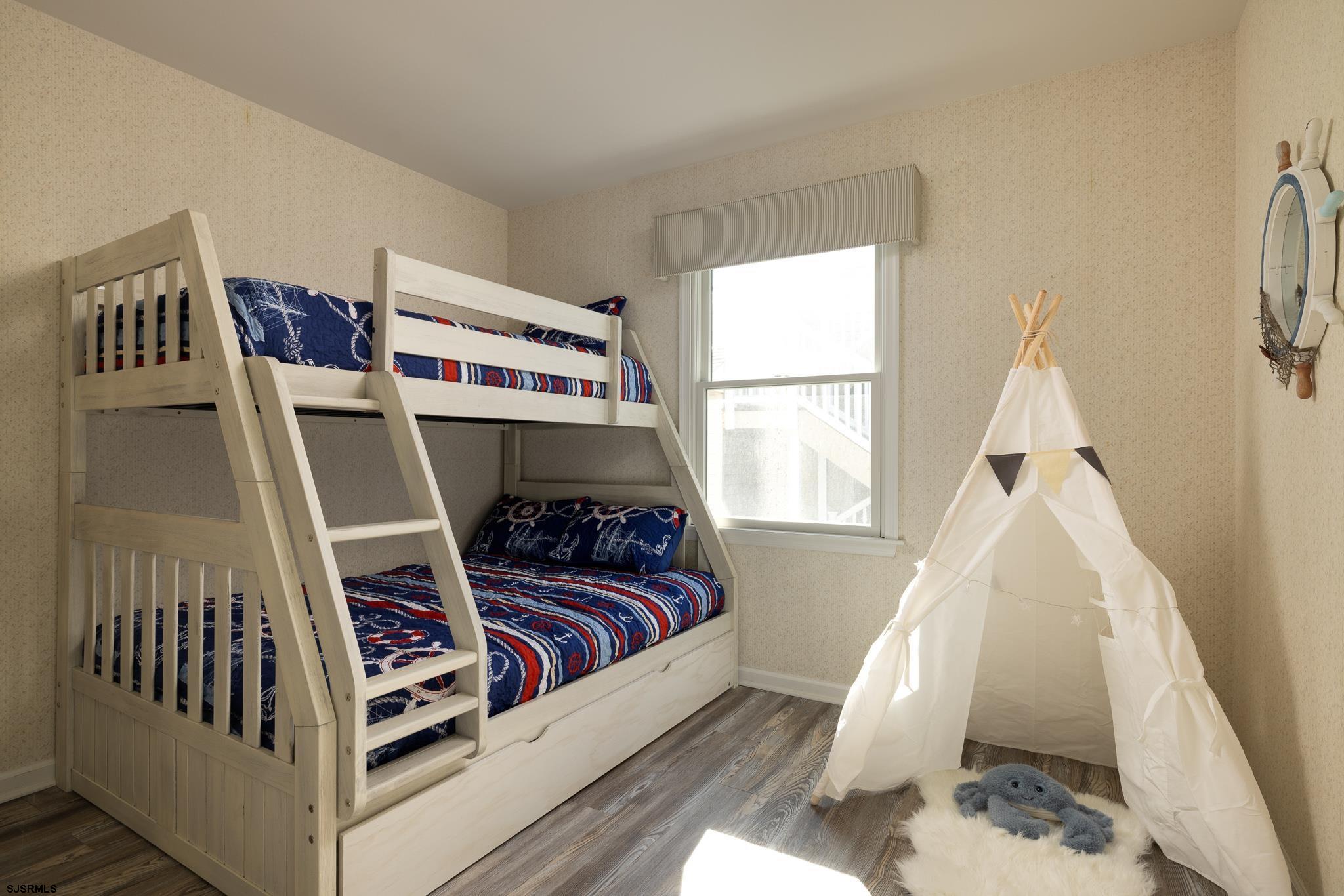 4923 Central Ave Unit: 2