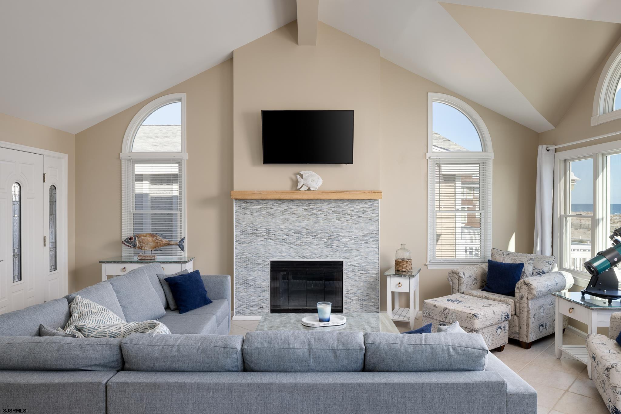 4923 Central Ave Unit: 2