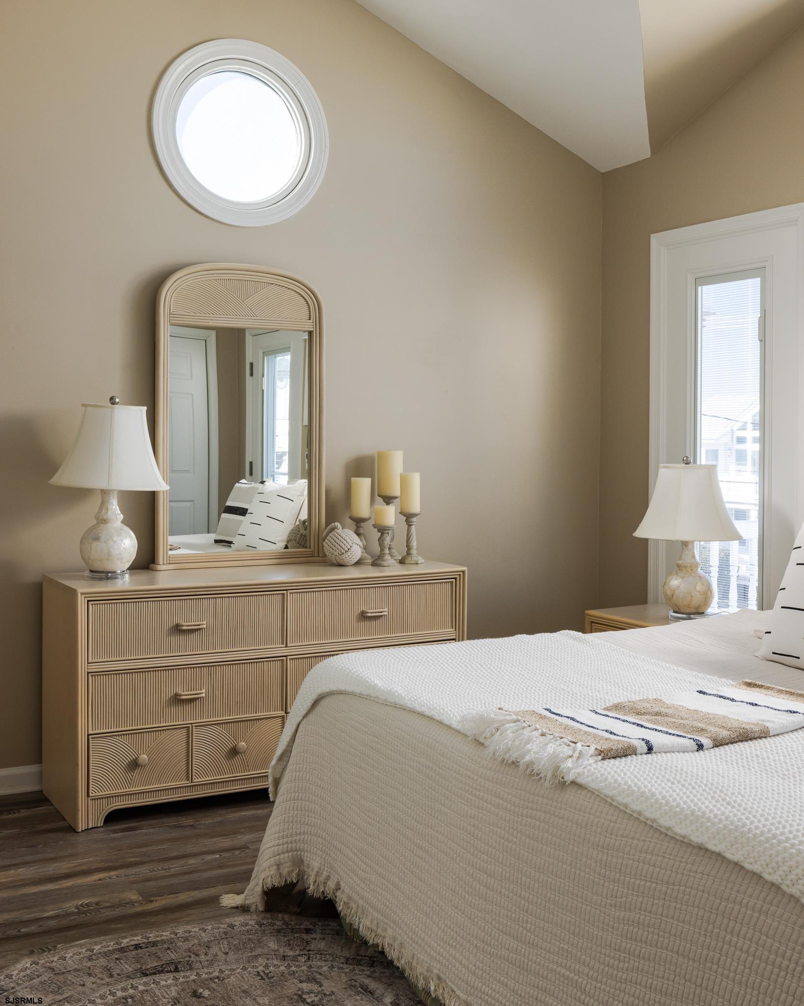 4923 Central Ave Unit: 2