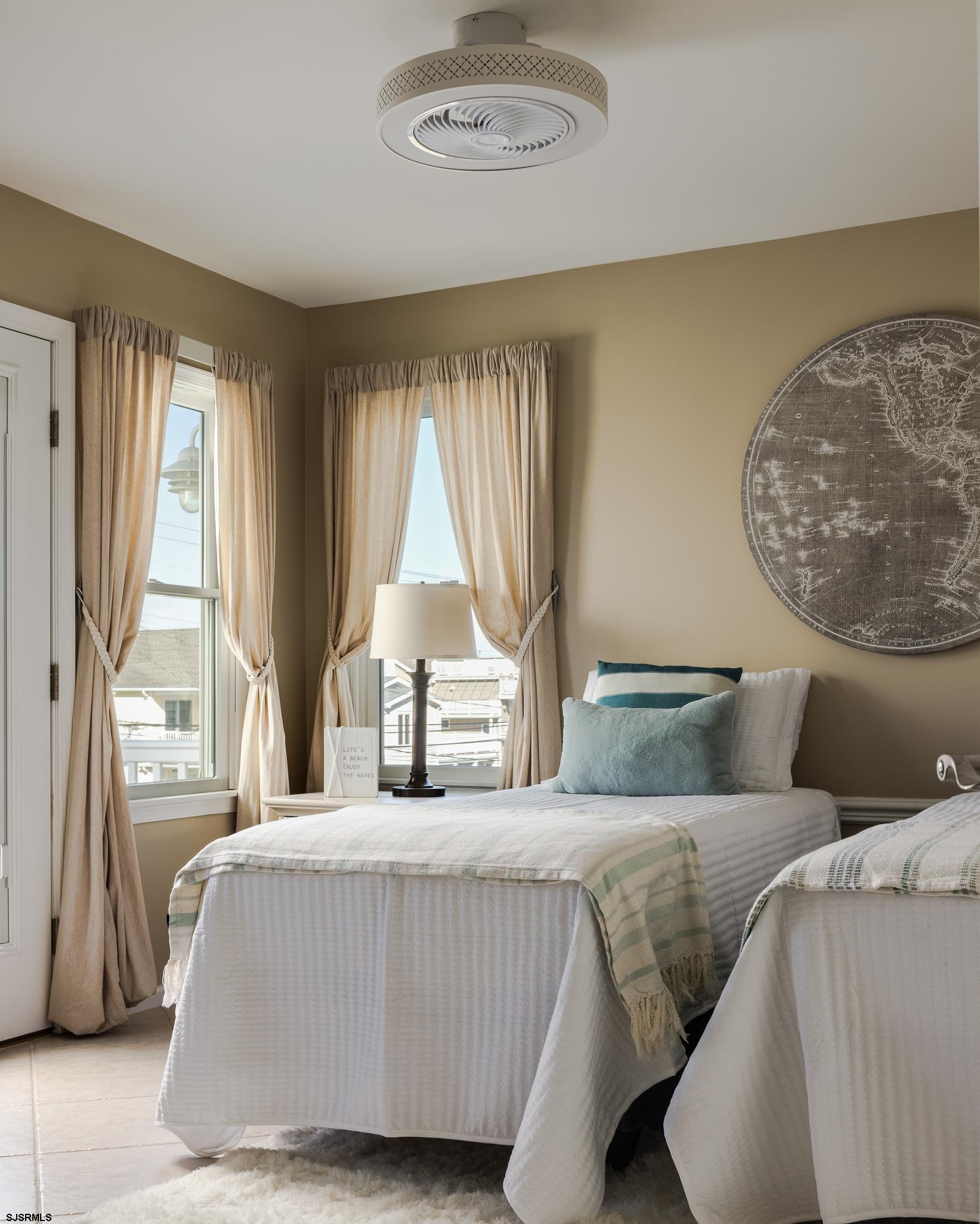 4923 Central Ave Unit: 2