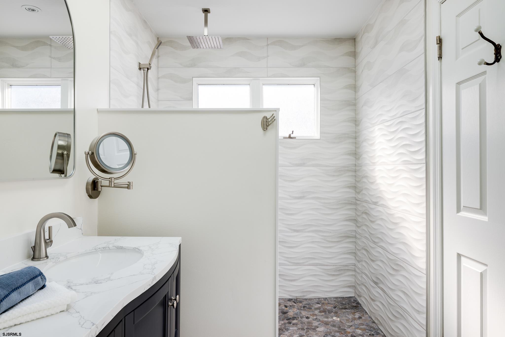 4923 Central Ave Unit: 2