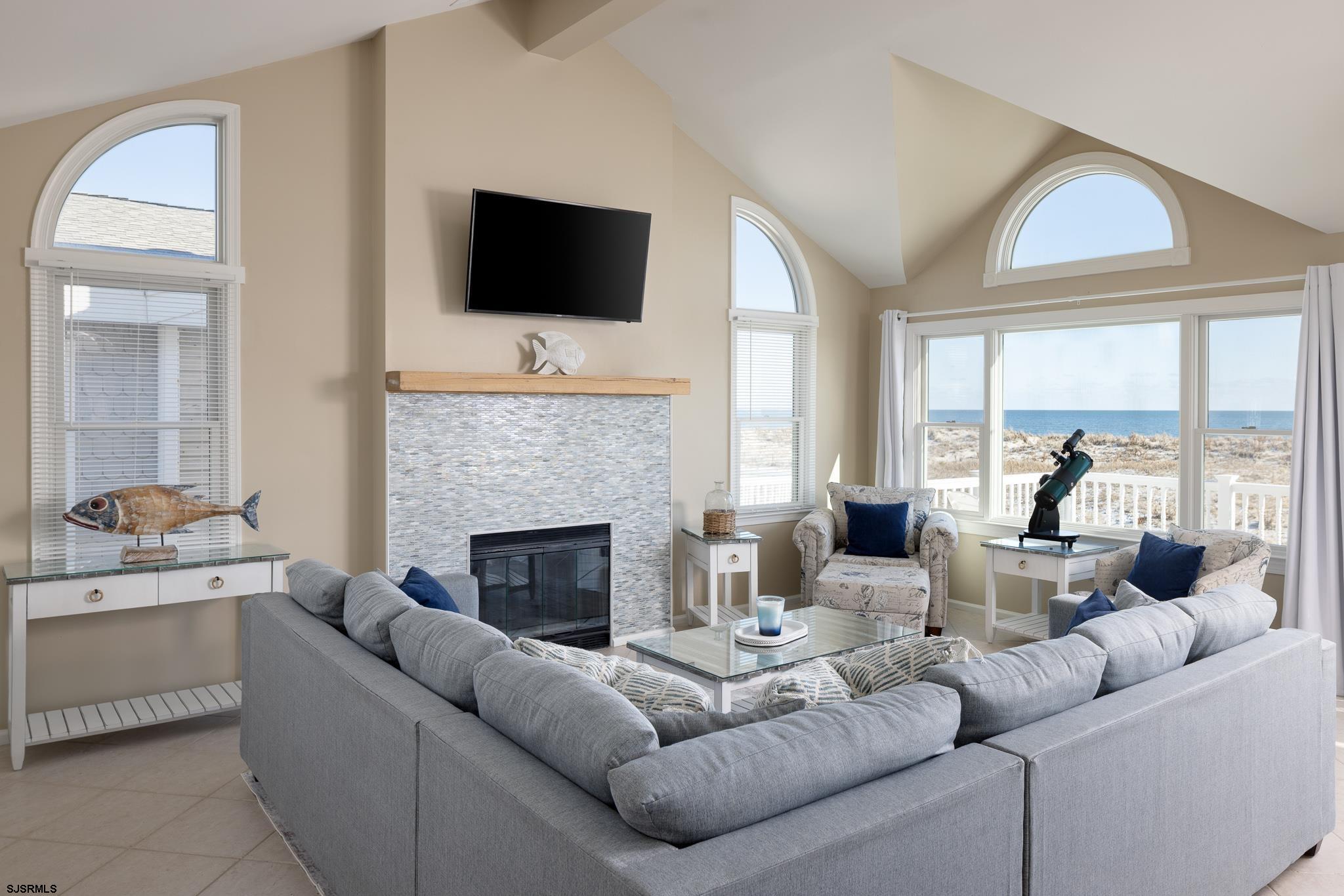 4923 Central Ave Unit: 2