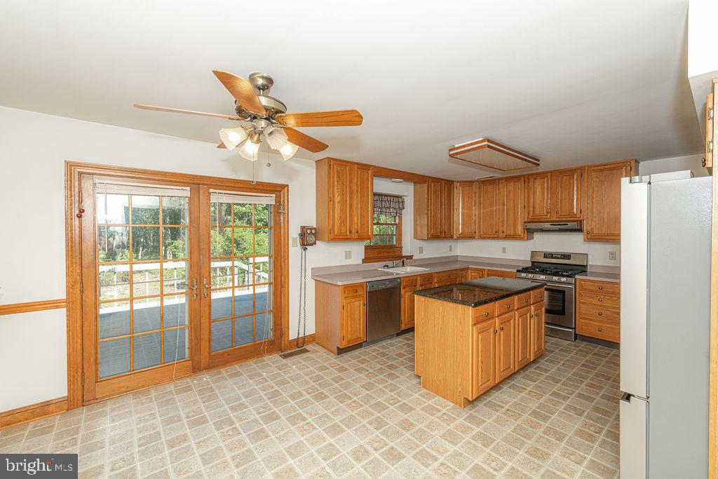 27 W Central Ave