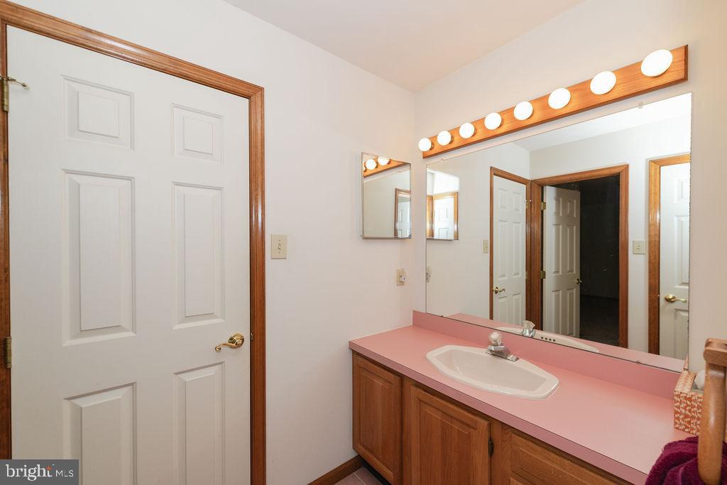27 W Central Ave