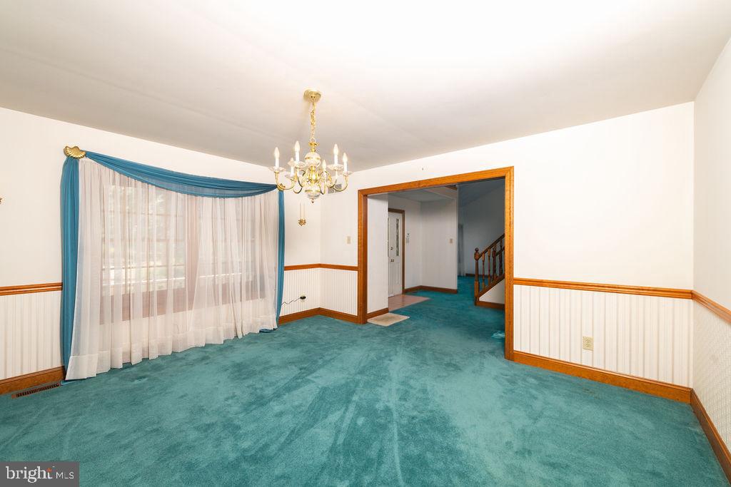 27 W Central Ave