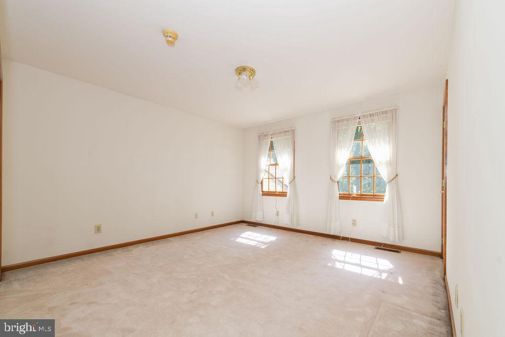 27 W Central Ave