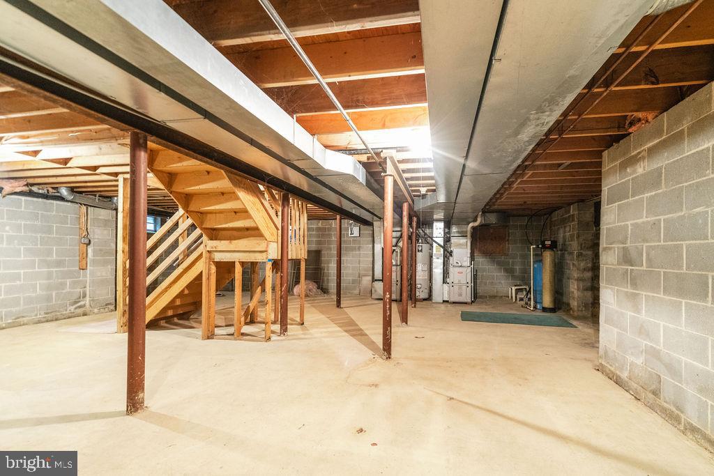 27 W Central Ave