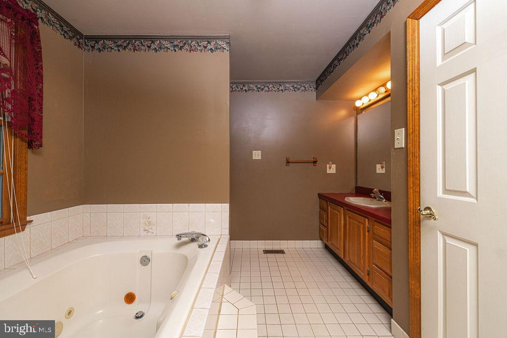 27 W Central Ave
