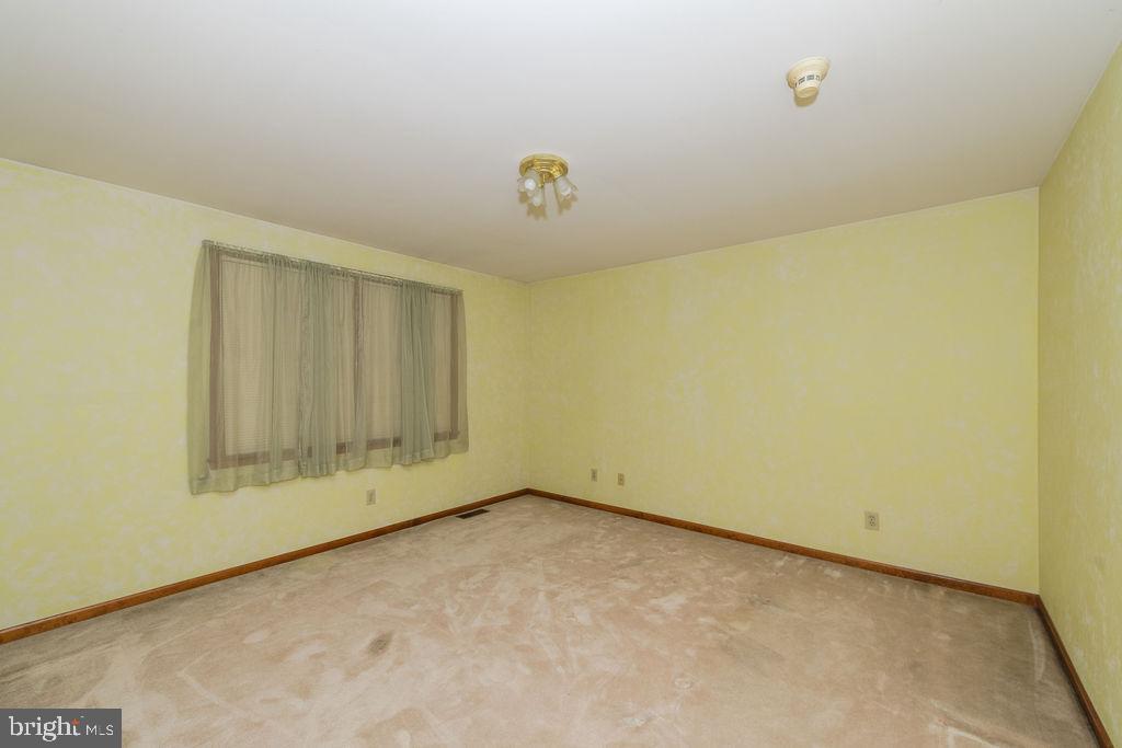 27 W Central Ave