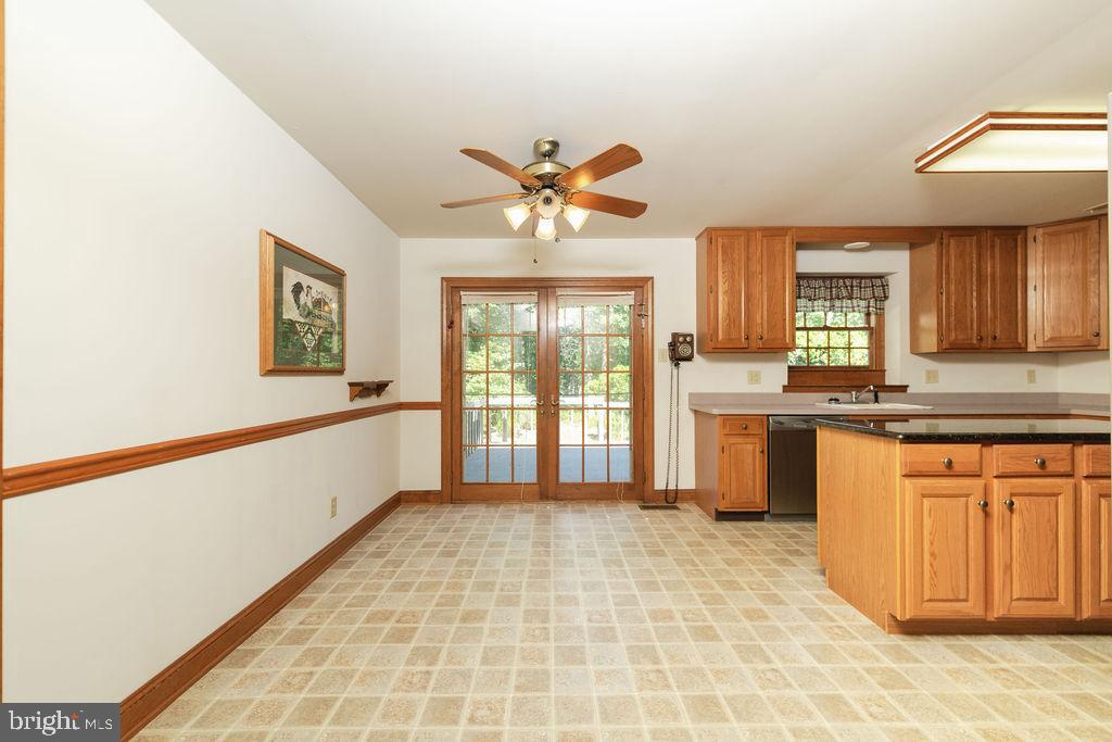 27 W Central Ave