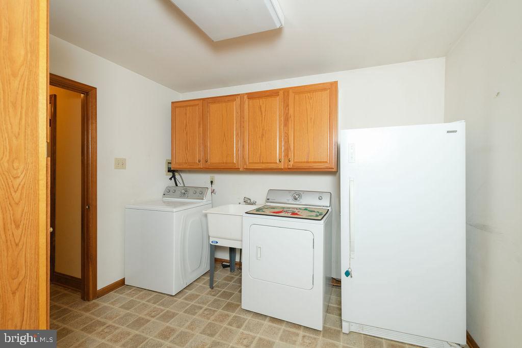 27 W Central Ave