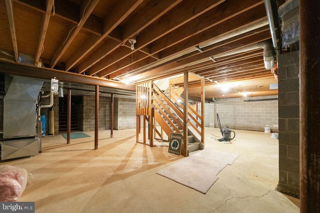 27 W Central Ave