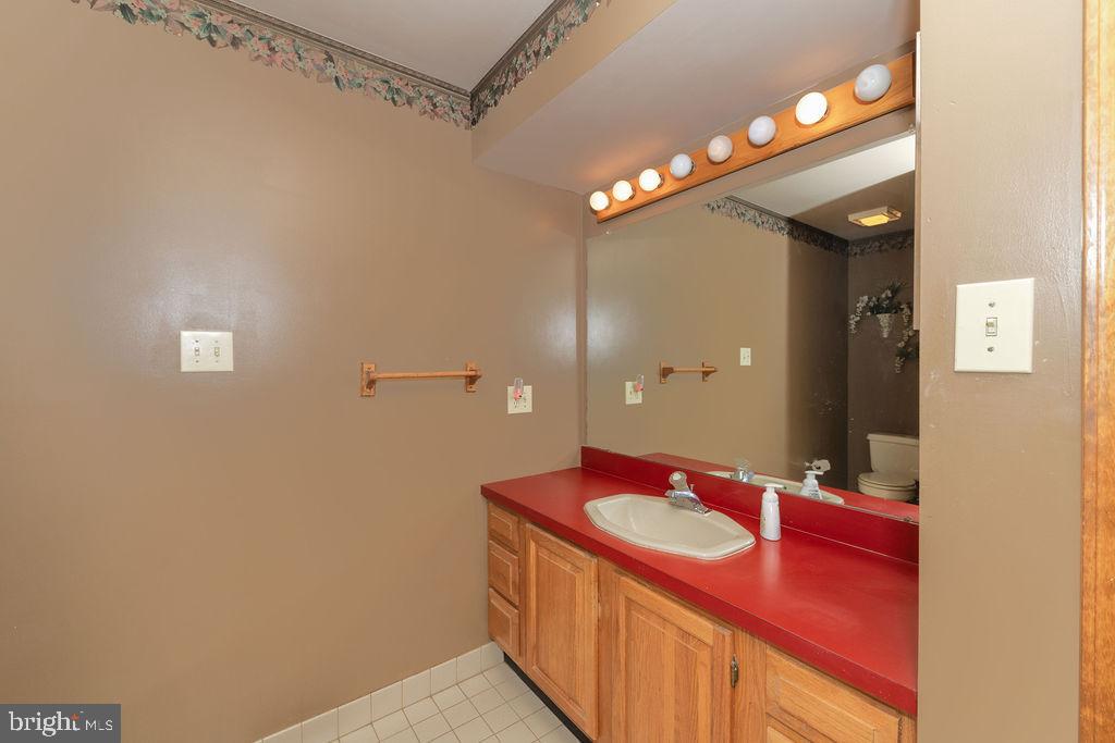 27 W Central Ave