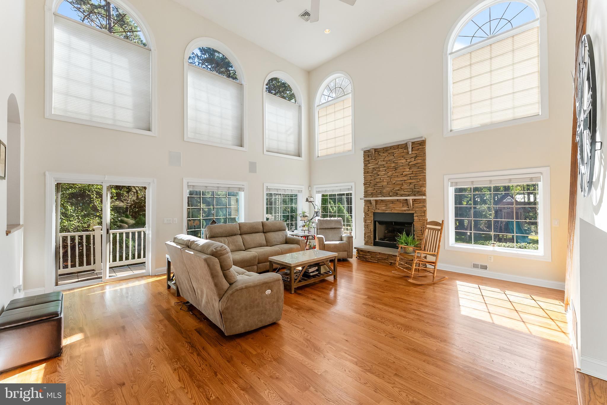 2076 HENDRICKS AVENUE