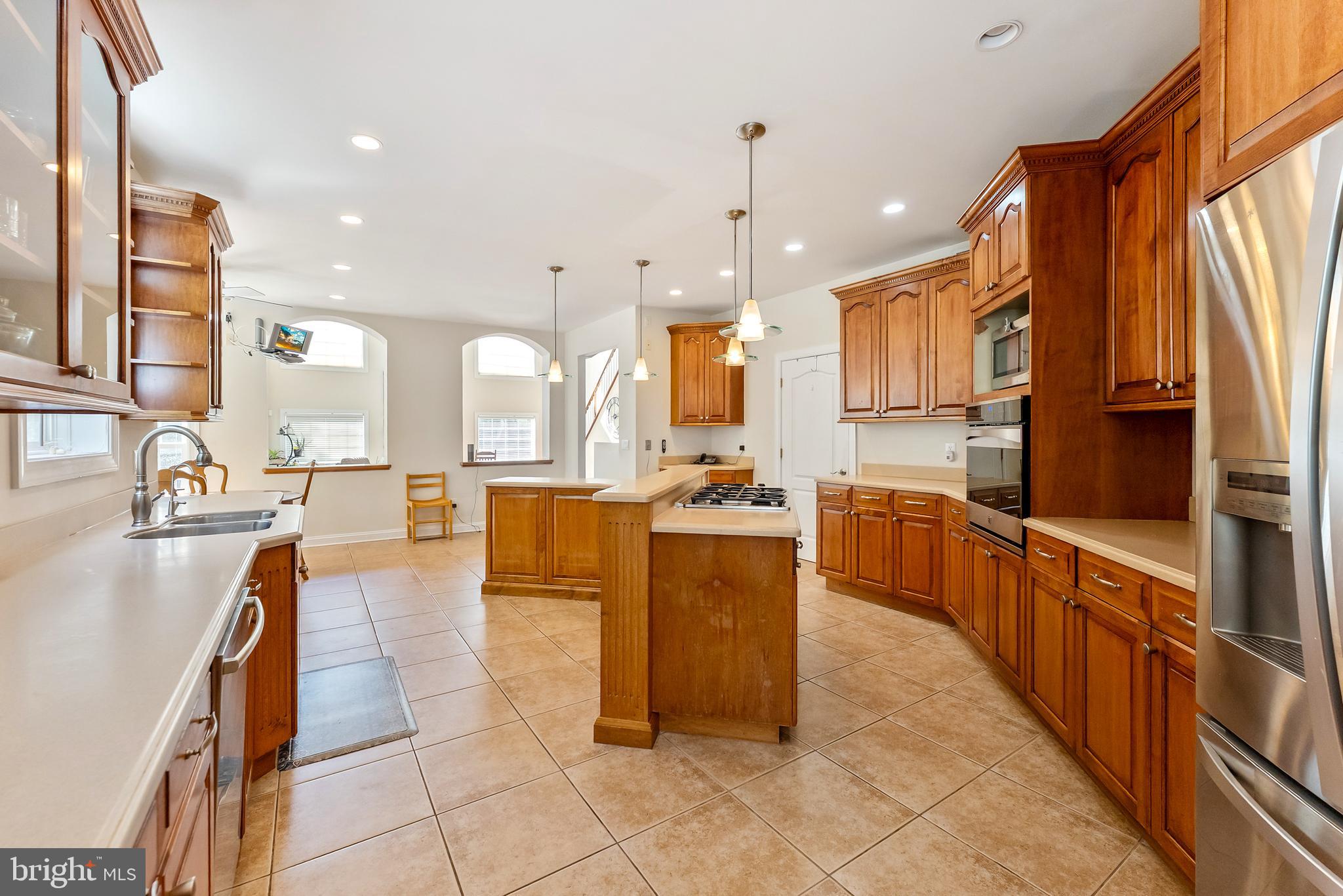 2076 HENDRICKS AVENUE