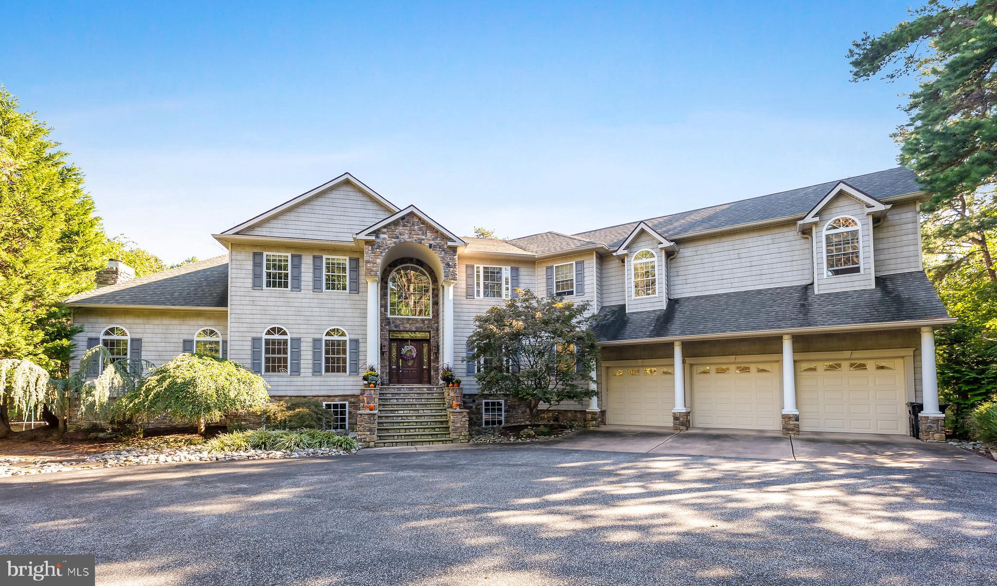 2076 HENDRICKS AVENUE