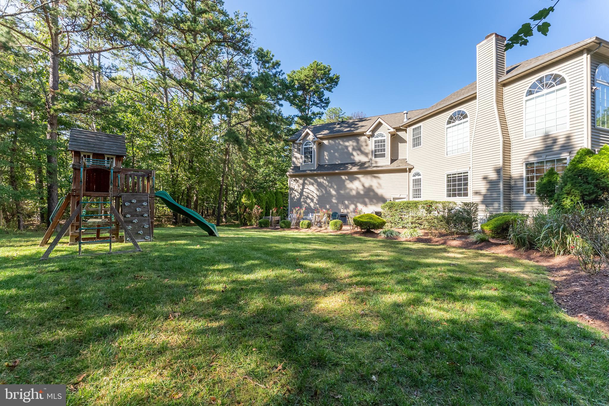 2076 HENDRICKS AVENUE