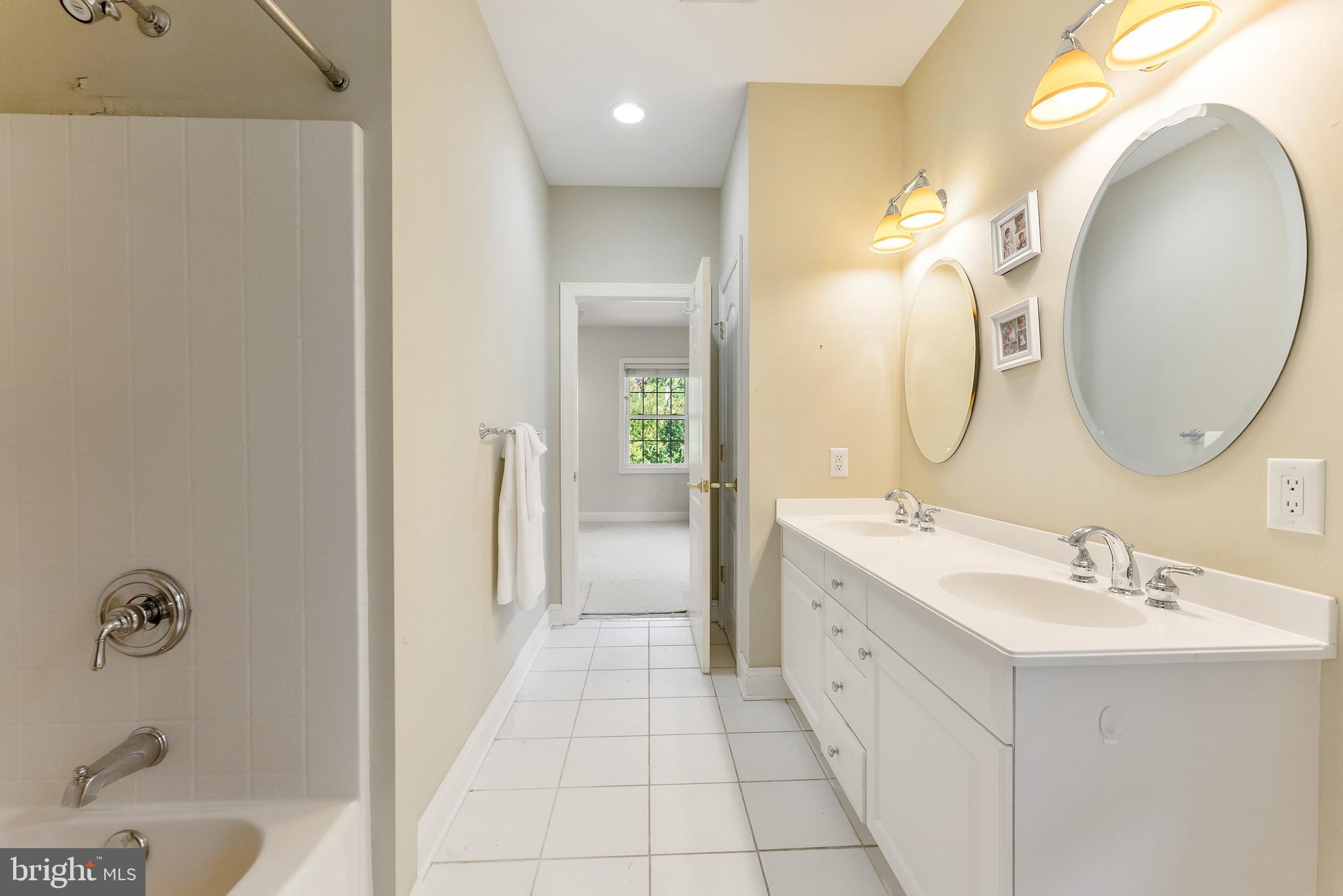 2076 HENDRICKS AVENUE