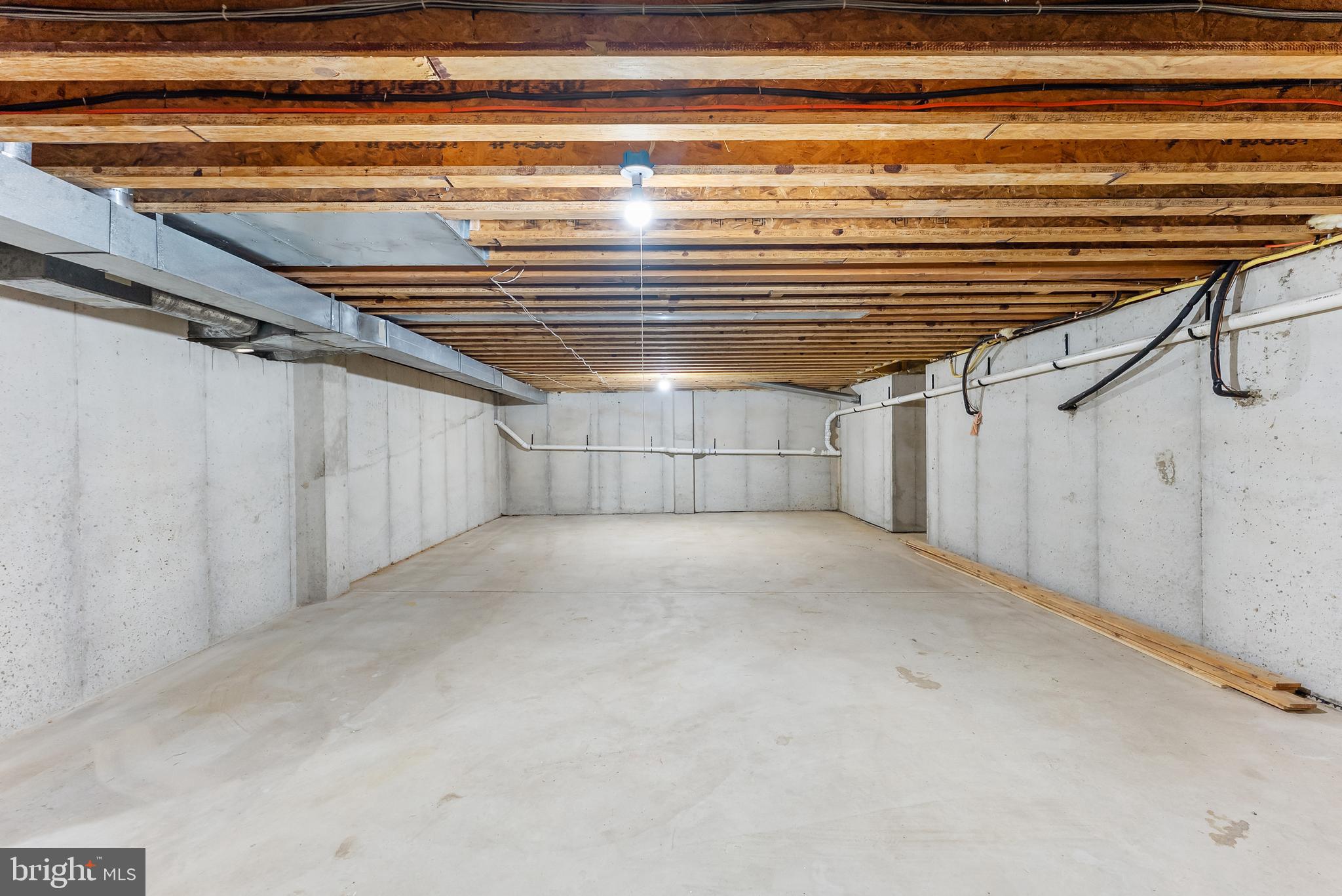 2076 HENDRICKS AVENUE