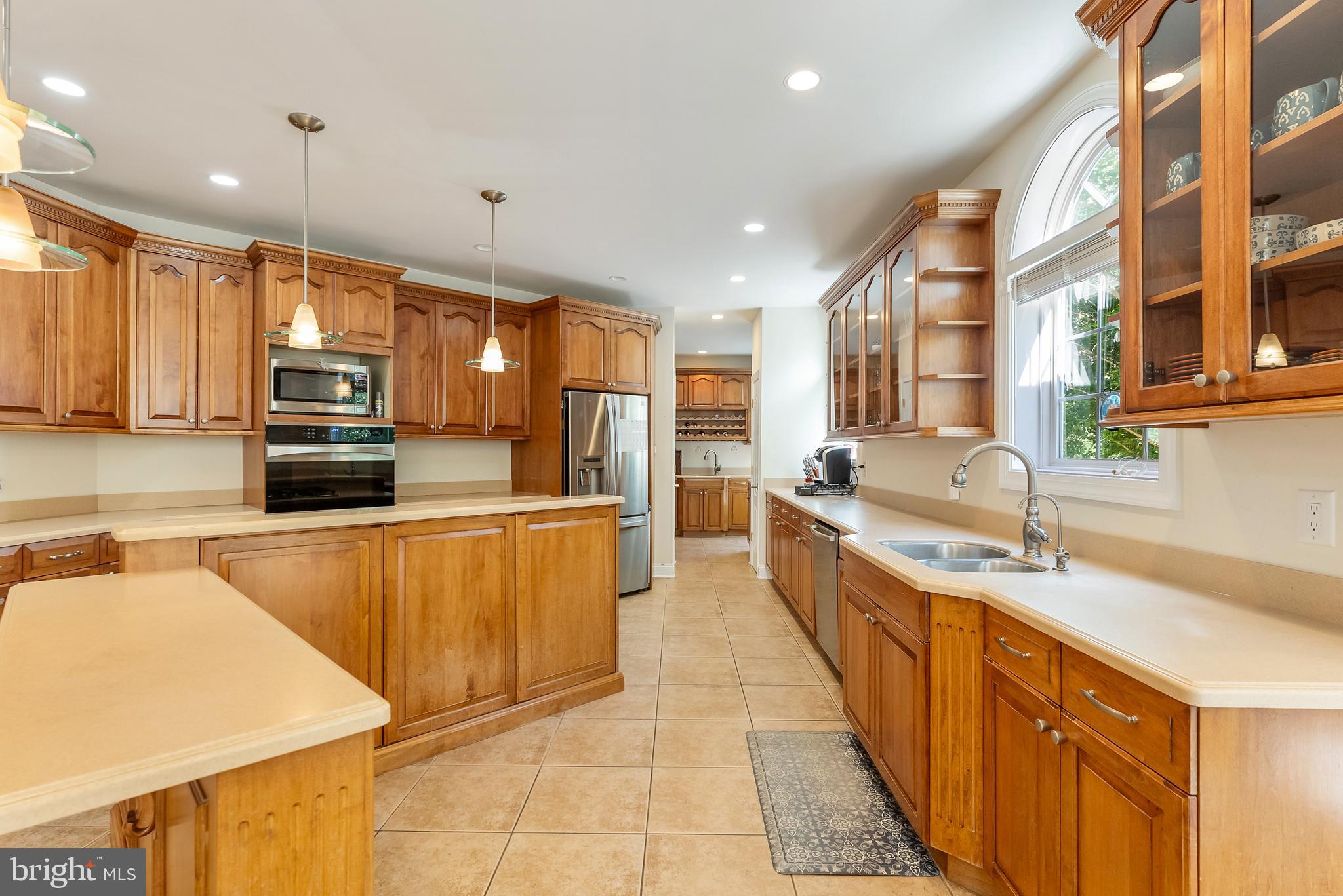 2076 HENDRICKS AVENUE