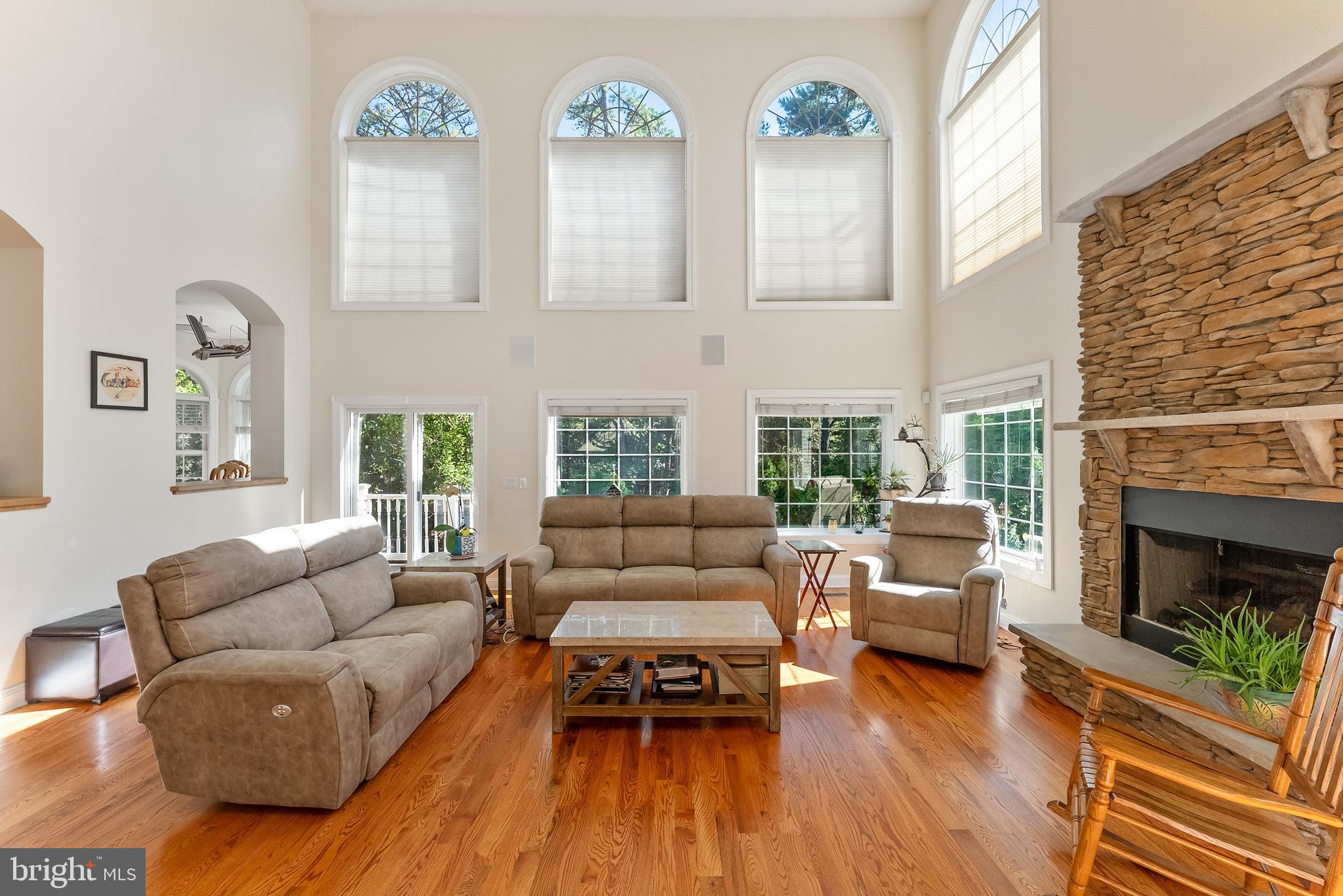 2076 HENDRICKS AVENUE