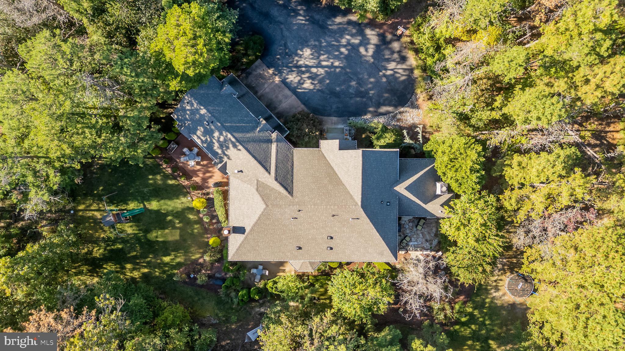 2076 HENDRICKS AVENUE