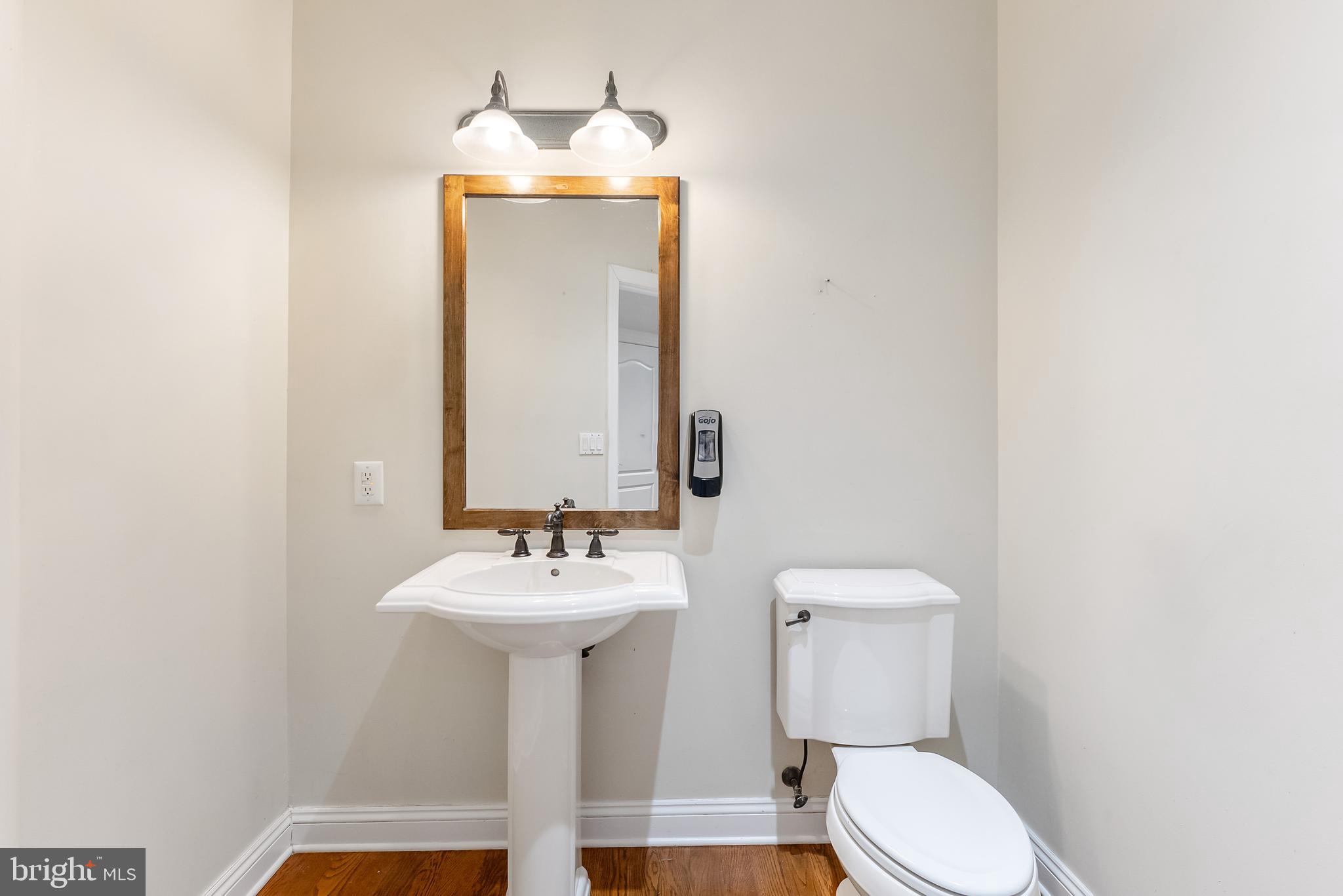 2076 HENDRICKS AVENUE