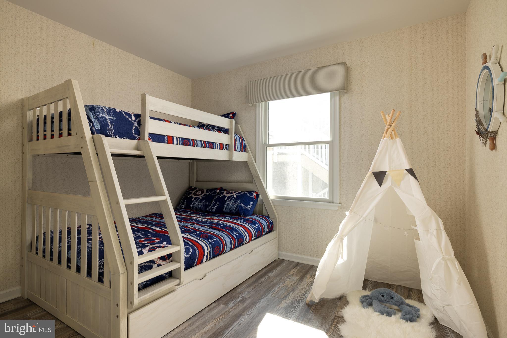 4923 CENTRAL AVENUE 2