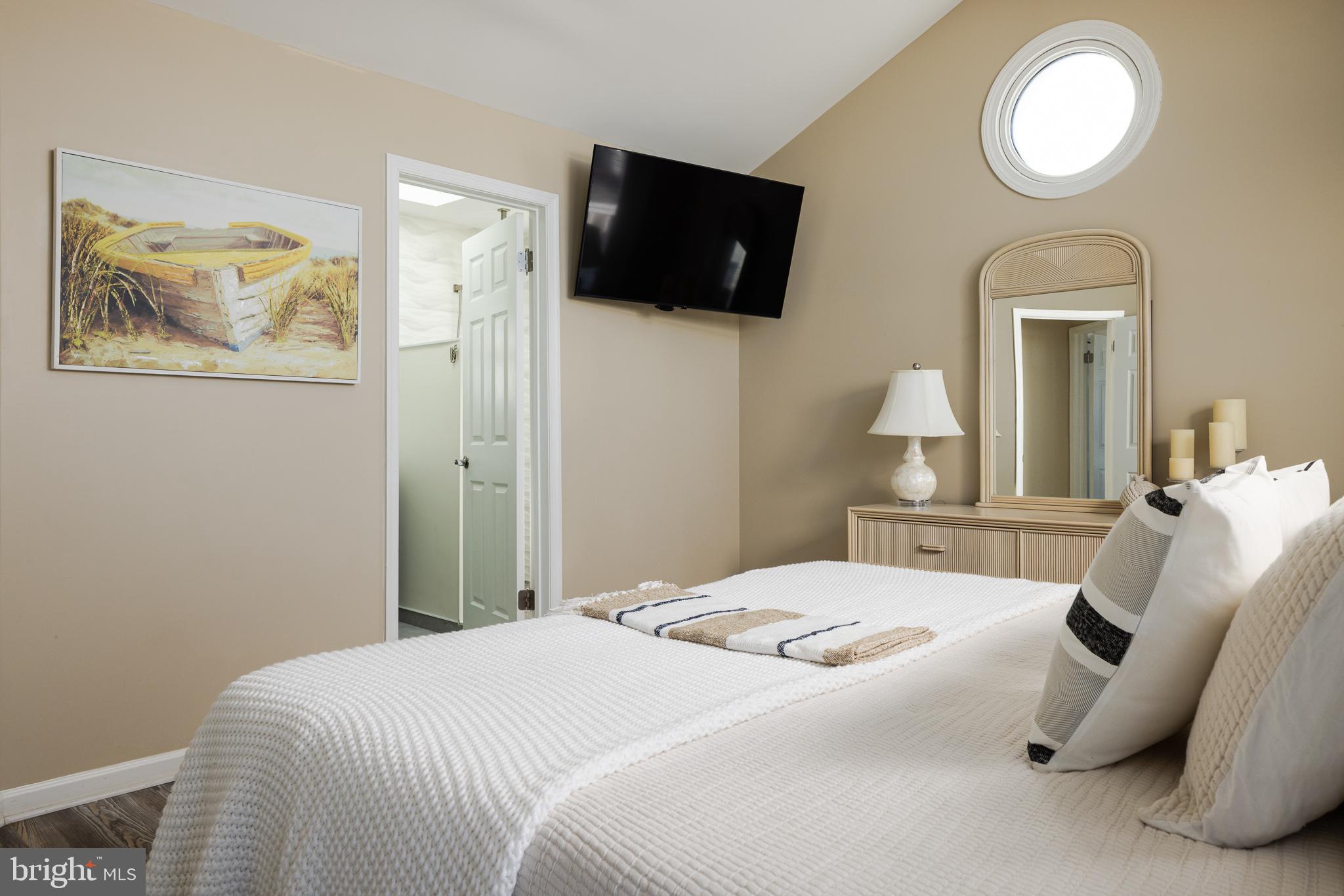 4923 CENTRAL AVENUE 2