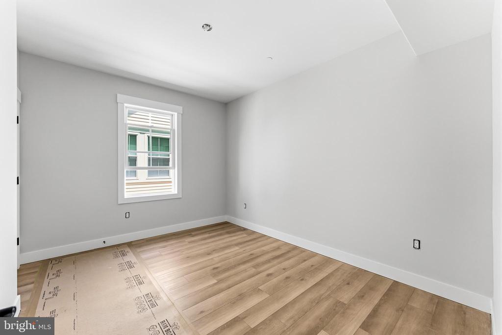 4411 LANDIS AVENUE Unit: 302