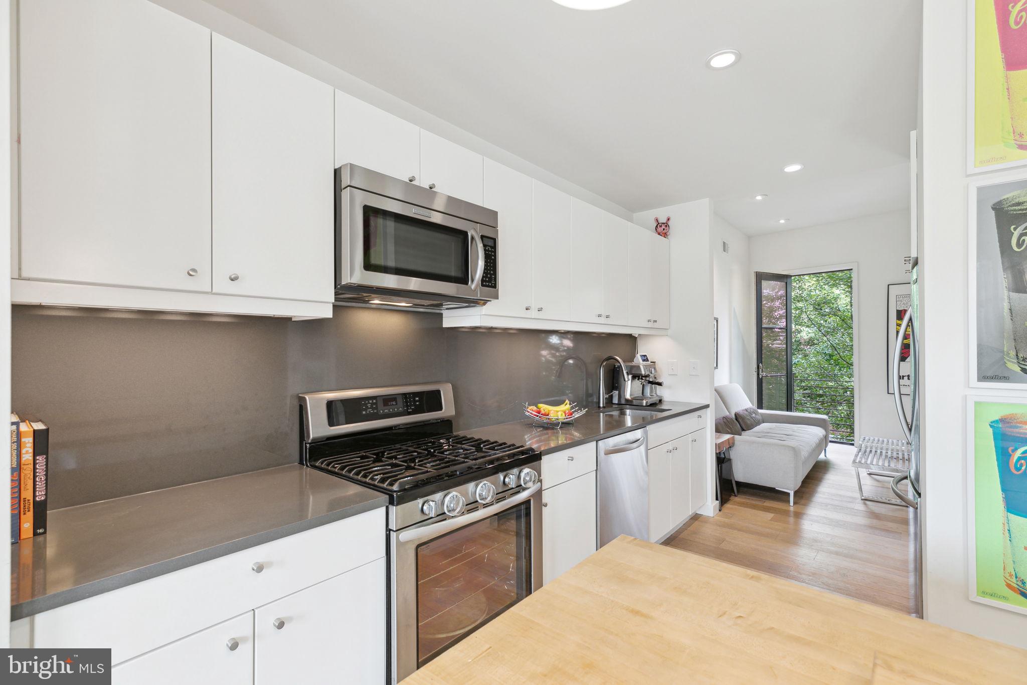 120 League St