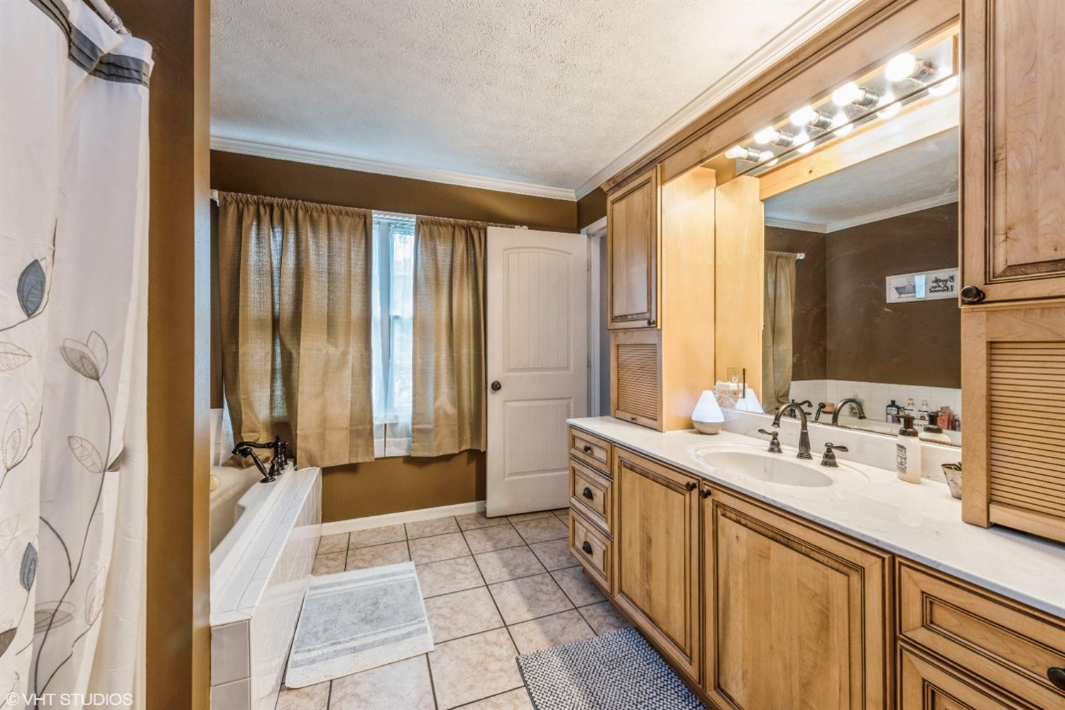 804 E Sportsman Lane