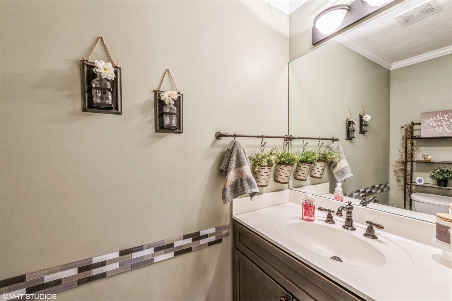 804 E Sportsman Lane