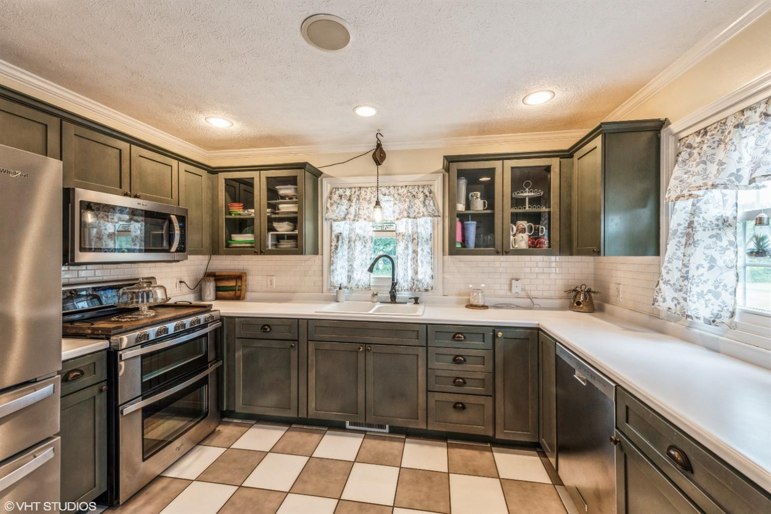 804 E Sportsman Lane