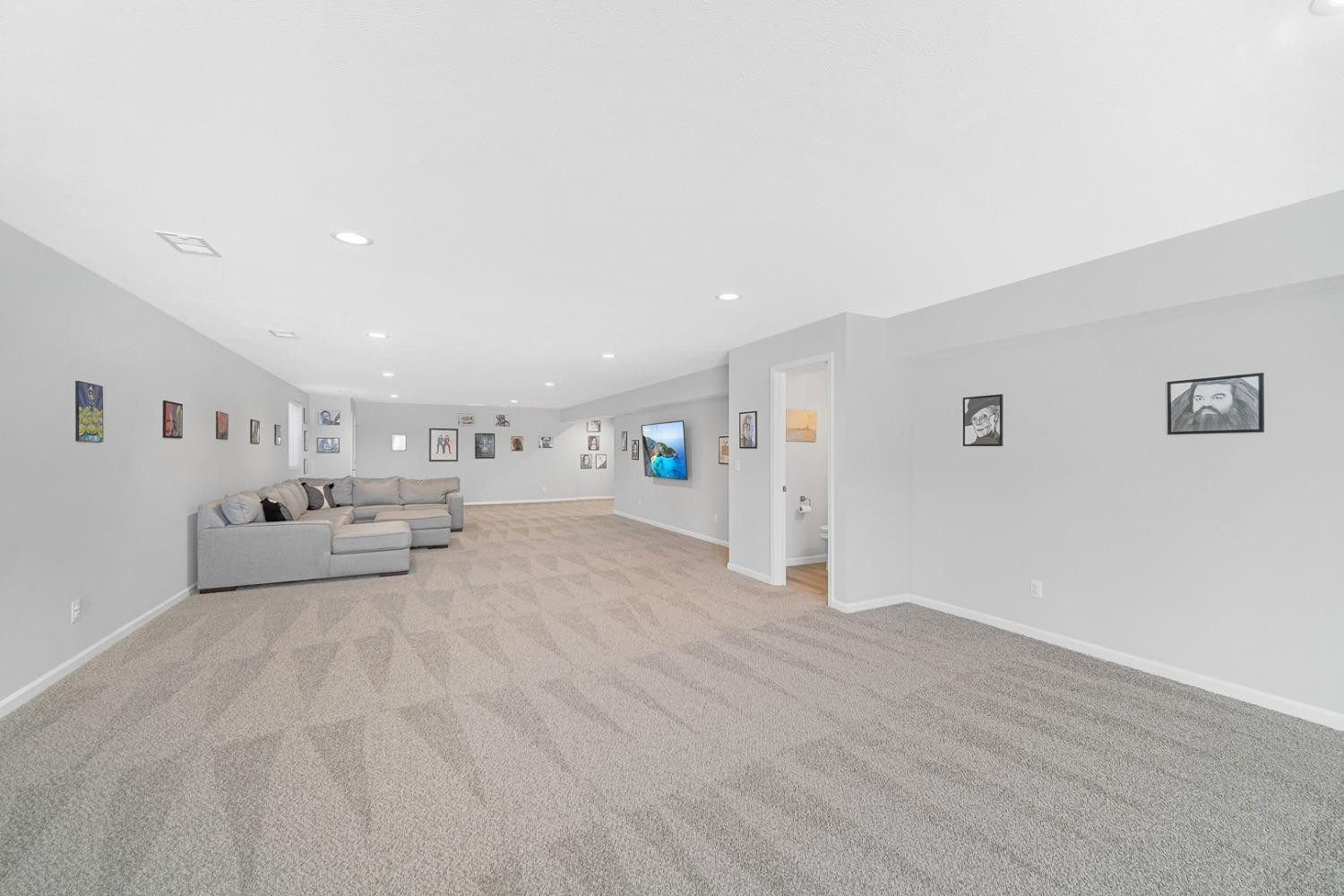 2974 N Fairway Avenue