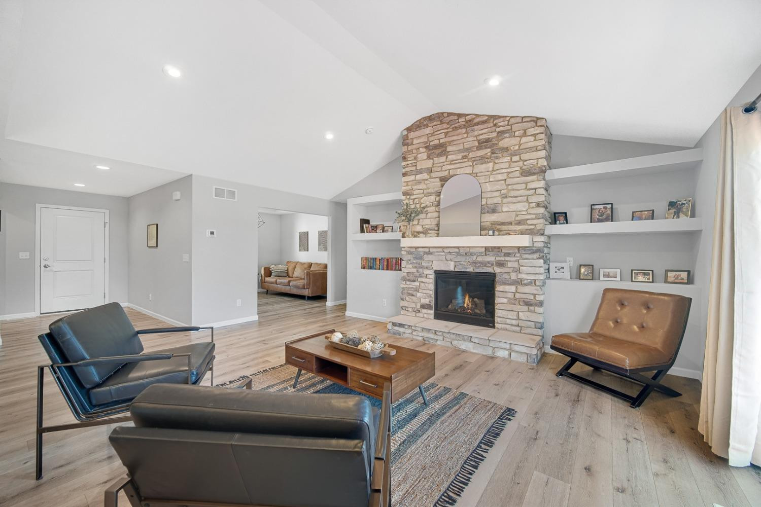 2974 N Fairway Avenue