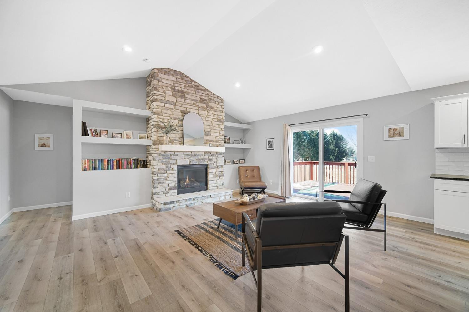 2974 N Fairway Avenue