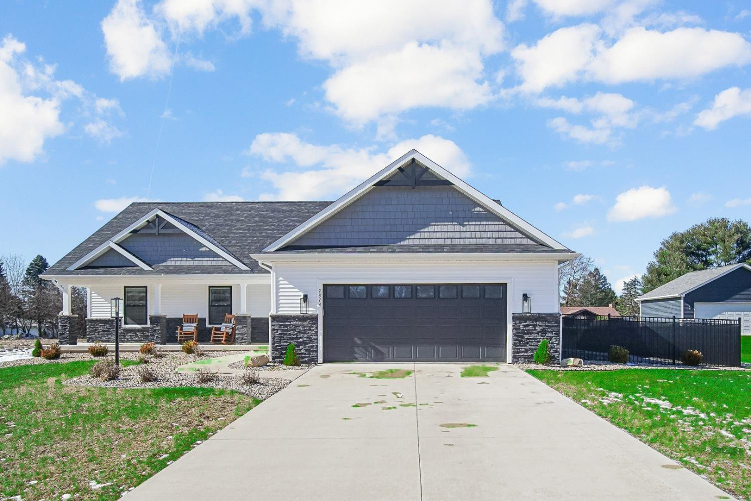 2974 N Fairway Avenue