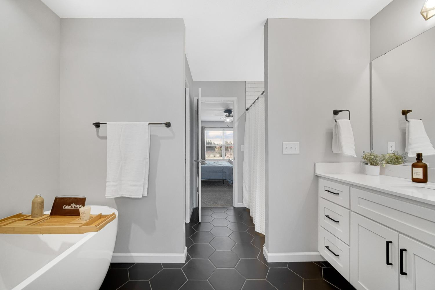 2974 N Fairway Avenue