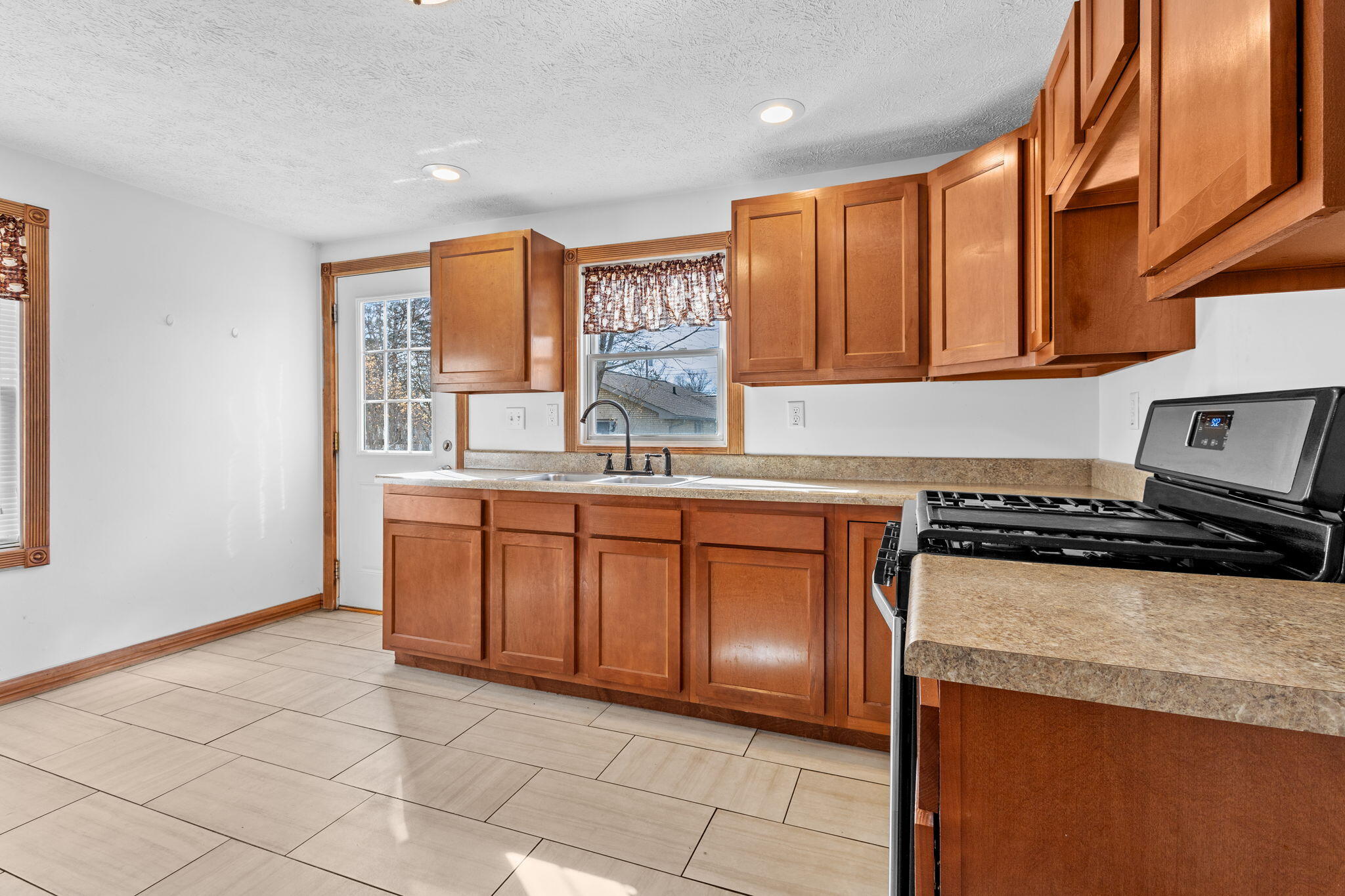 822 E Jefferson Avenue