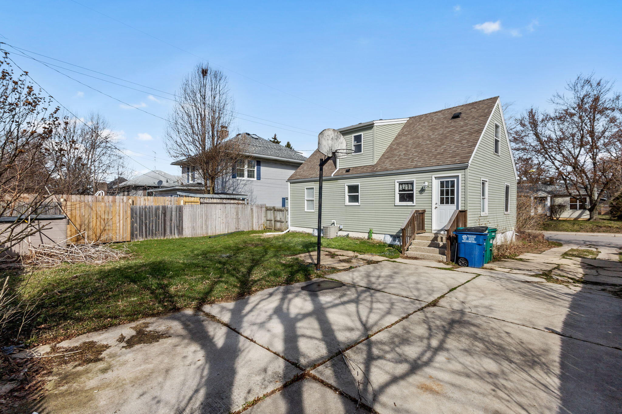 822 E Jefferson Avenue