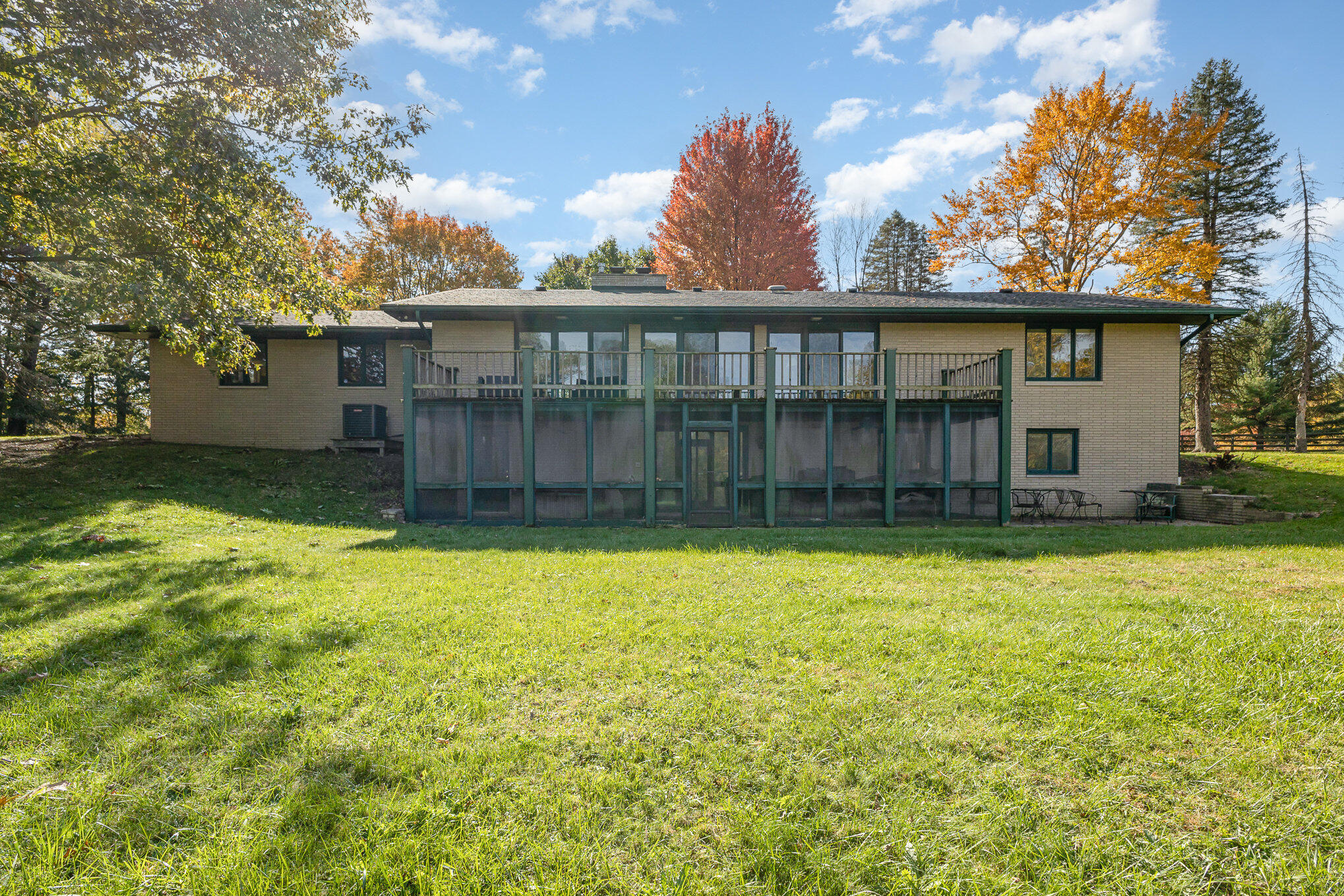 6271 N 525 W
