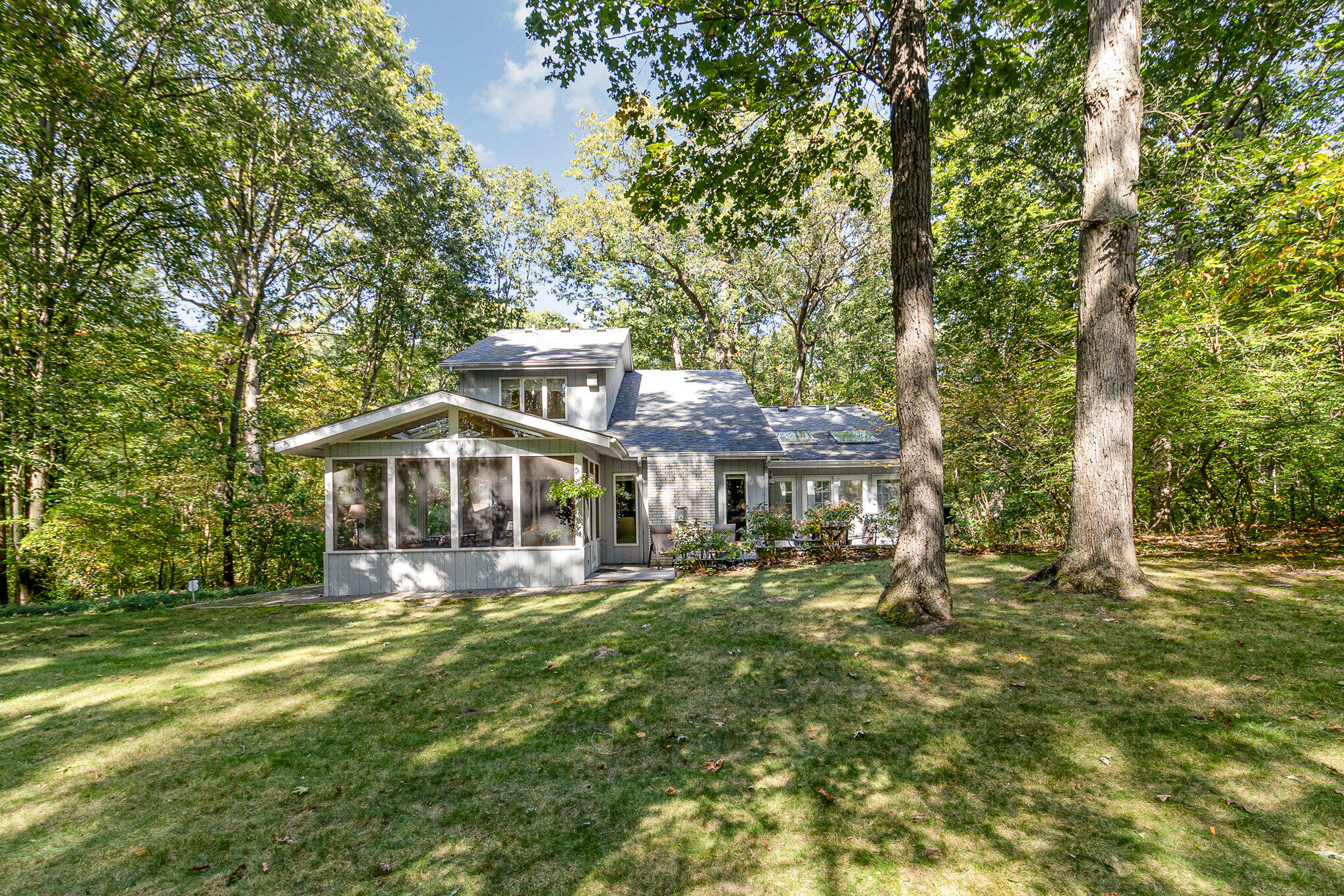 805 E Vera Avenue